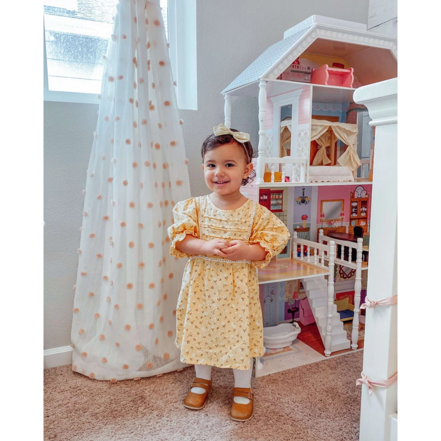 KidKraft Savannah Wooden Dollhouse, Over 4 Feet Tall With Porch Swing And 14 Accessories - Image 10