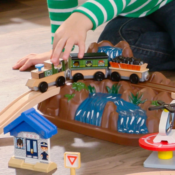 Kidkraft Bucket Top Mountain Train Set - Image 5